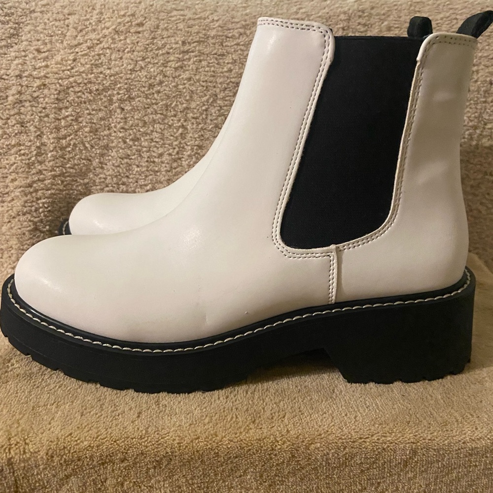 Madden Girl White and Black Chelsea Boot